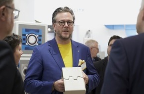 HARTING Stiftung & Co. KG: HARTING is making Connectivity+ tangible at the HANNOVER MESSE 2022 / Innovations and products that bridge the gap between social and technological trends