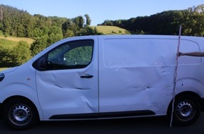 Polizei Rheinisch-Bergischer Kreis: POL-RBK: Bergisch Gladbach - Quadfahrer bei Zusammenstoß schwer verletzt