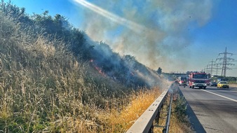 Feuerwehr Neuss: FW-NE: Böschungsbrand an A57 | Hohe Wald- und Wiesenbrandgefahr | Appell der Feuerwehr