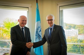 Generalzolldirektion: Customs and Interpol - Close Cooperation


The Director General of German Customs Authority, Schröder hosted by the Head of Interpol, Dr Stock