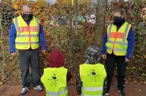 Polizeiinspektion Verden / Osterholz: POL-VER: +++ Warnwesten an Erstklässler verteilt - gemeinsame Aktion von Landkreis und Polizei +++