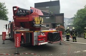 Feuerwehr Bochum: FW-BO: Brennende Garage