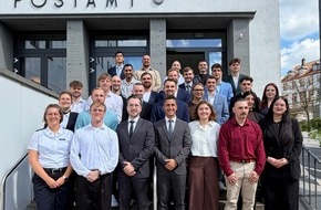 Hauptzollamt Saarbr&uuml;cken: HZA-SB: Mit Sicherheit in die Zukunft: Neue Nachwuchskr&auml;fte starten beim Zoll; Hauptzollamt Saarbr&uuml;cken begr&uuml;&szlig;t 27 neue Kolleginnen und Kollegen