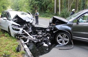 Polizei Rheinisch-Bergischer Kreis: POL-RBK: Overath - Vier Schwerverletzte bei Frontalzusammenstoß