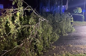 Freiwillige Feuerwehr Bedburg-Hau: FW-KLE: Drei wetterbedingte Eins&auml;tze f&uuml;r die Freiwillige Feuerwehr Bedburg-Hau (Korrektur: Jetzt mit Einsatzbildern!)