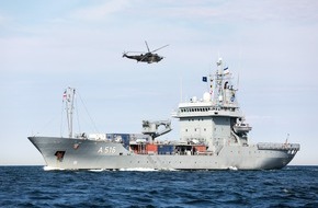 Presse- und Informationszentrum Marine: Tender "Donau" läuft zum NATO-Verband aus und übernimmt Führungsrolle