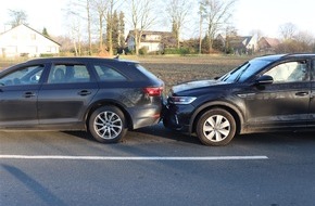 Kreispolizeibehörde Herford: POL-HF: Auffahrunfall - VW und Auto stoßen ineinander
