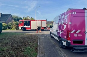 Freiwillige Feuerwehr Niederkr&uuml;chten: FW Niederkr&uuml;chten: Feuerwehr sichert besch&auml;digte Gasleitung in Niederkr&uuml;chten / Bagger besch&auml;digt Zuleitung zu Wohnhaus am Eibenweg, Energieversorger sperrt Leitung ab