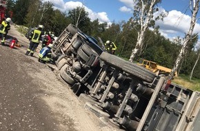 Feuerwehr Schermbeck: FW-Schermbeck: Verkehrsunfall mit eingeklemmter Person auf der Waldaustraße