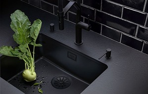 Suter Inox AG: Toute la beauté réside dans les détails. Le noir est bien plus qu’une couleur tendance – le noir est une décision esthétique.