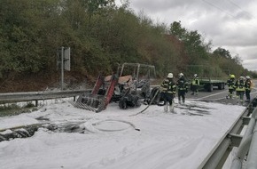 Polizeiinspektion Lüneburg/Lüchow-Dannenberg/Uelzen: POL-LG: ++ Traktor gerät in Brand - technische Ursach ++ Bilder vom Brand ++