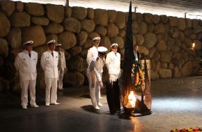 Presse- und Informationszentrum Marine: Marine - Pressemitteilung: Deutsche Marine besucht Israel - Gedenken an die Holocaust-Opfer