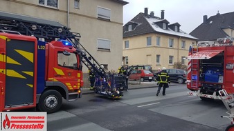 FW-PL: OT-Ohle. Feuerwehrmann bemerkt Rauchentwicklung aus Gebäude.Schornsteinbrand.