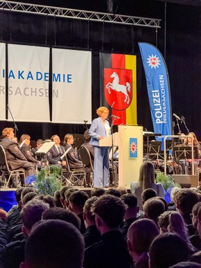 POL-AK NI: Ein Eid f&uuml;r Recht und Freiheit - 675 Polizeikommissaranw&auml;rterinnen und -anw&auml;rter starten ihren Weg an der Polizeiakademie Niedersachsen