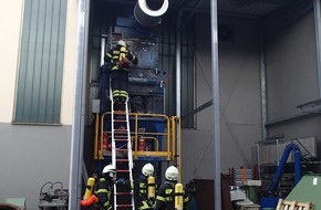 Feuerwehr Plettenberg: FW-PL: OT-Holthausen. Erneut Brand an Filteranlage in Industriebetrieb