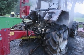 Polizeiinspektion Hameln-Pyrmont/Holzminden: POL-HM: Brand eines Ackerschleppers/Feuerwehr verhindert Schlimmeres