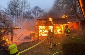 Feuerwehr Detmold: FW-DT: Berlebeck - Brennt Holzunterstand