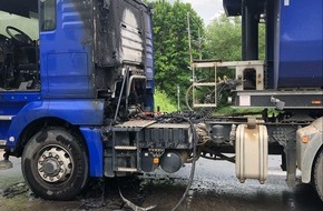 Polizei Mettmann: POL-ME: Technischer Defekt löste Brand einer Sattelzugmaschine aus - Haan - 2205114