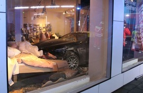 Polizei Minden-Lübbecke: POL-MI: Autofahrt endet in Bettengeschäft