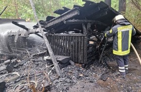 Polizeiinspektion Hameln-Pyrmont/Holzminden: POL-HM: Brand einer Grillhütte in Osterwald