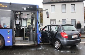 Polizei Rheinisch-Bergischer Kreis: POL-RBK: Leichlingen - Zwei Personen bei Wendemanöver von Pkw leicht verletzt