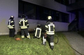 Feuerwehr Detmold: FW-DT: Brennende Fassade