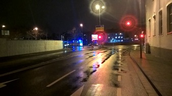 Polizeipräsidium Westpfalz: POL-PPWP: Beim Abbiegen Fußgängerin angefahren