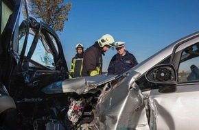 Polizei Rhein-Erft-Kreis: POL-REK: Drei Verletzte nach Verkehrsunfall - Bergheim