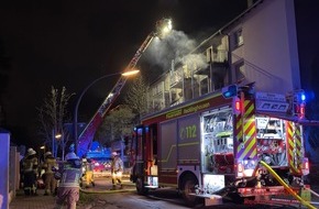 Feuerwehr Recklinghausen: FW-RE: Wohnungsbrand in voller Ausdehnung - zwei schwer verletzte Personen, zwei leicht verletzte Personen
