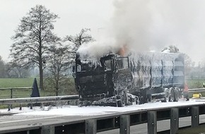 Polizeiinspektion Rotenburg: POL-ROW: ++ Hansalinie A1 - LKW mit Metallschrott in Vollbrand ++