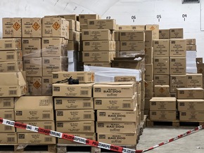 POL-OS: Erneuter Schlag gegen den Handel mit hochexplosiven Feuerwerkskörpern: 250 Tonnen Pyrotechnik bei Durchsuchungen in Deutschland sichergestellt