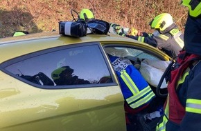Feuerwehr Oberhausen: FW-OB: PKW rast in Sattelschlepper