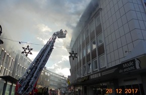Feuerwehr Bottrop: FW-BOT: Brand auf dem Balkon auf der Hochstraße