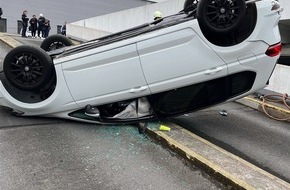 Polizei Duisburg: POL-DU: Marxloh: Auto &uuml;berschl&auml;gt sich in Parkhaus