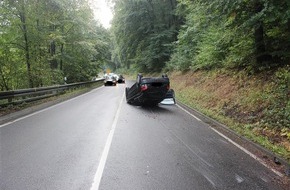 Polizeidirektion Wittlich: POL-PDWIL: Verkehrsunfall unter BTM Einfluss-Fahrerin türmt von Unfallstelle