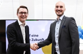 dogado GmbH: easyname und dogado schließen sich zusammen / Florian Schicker und Daniel Hagemeier erschaffen eines der größten inhabergeführten Hosting-Unternehmen im DACH-Markt