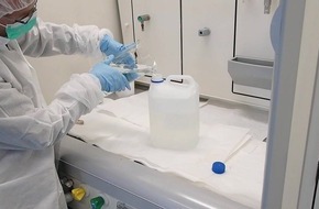 ZOLL-M: 15 Liter flüssiges Amphetamin sichergestellt. ZOLL-M: 15 Liter flüssiges Amphetamin sichergestellt.