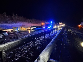 FW-ROW: Winterwetter sorgt für Verkehrsunfälle auf Autobahn 1 - Hansalinie Stunden lang voll gesperrt