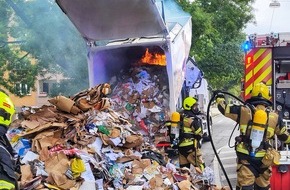 Feuerwehr Oberhausen: FW-OB: Mehrere Eins&auml;tze besch&auml;ftigten die Feuerwehr Oberhausen am gestrigen Samstag sowie in der Nacht zum Sonntag