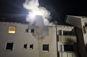 Feuerwehr Haan: FW-HAAN: K&uuml;che in Vollbrand