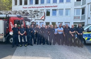 Polizei Bochum: POL-BO: Informationsaustausch mit Blick über Wattenscheid: Vertreter der Polizeiwache West zu Besuch bei der Feuerwehr