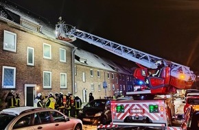 Feuerwehr Bochum: FW-BO: Wohnungsbrand in Grumme - Eine Person durch Brandrauch leicht verletzt