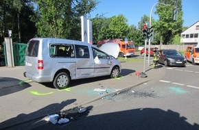 Feuerwehr Mülheim an der Ruhr: FW-MH: Verkehrsunfall Mannesmannallee Ecke Schultenhofstraße - zwei verletzte Personen
