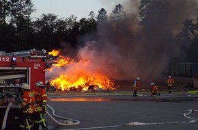 Kreisfeuerwehrverband Calw e.V.: KFV-CW: 100 Einsatzkräfte bekämpfen Großbrand auf der Mülldeponie - Keine Verletzten