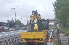Bundespolizeiinspektion Kassel: BPOL-KS: Gleisarbeiter von Schienenbagger erfasst und schwer verletzt