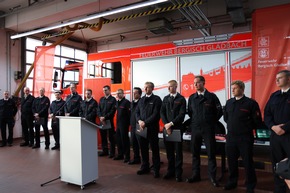 FW-GL: Erfolgreicher Abschluss, neue Laufbahnen und langjährige Treue: Feuerwehr Bergisch Gladbach feiert zahlreiche Ehrungen und Ernennungen
