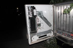 Kreispolizeibehörde Viersen: POL-VIE: Viersen: Zwei Männer brechen Zigarettenautomat auf - wer kann Angaben machen?