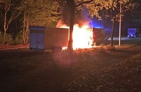Polizei Mettmann: POL-ME: Wieder ein Fahrzeugbrand in Hochdahl - Erkrath - 1810138