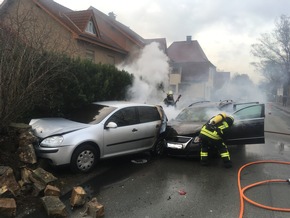 FW Lage: Brennen 2 PKW nach Verkehrsunfall - 12.01.2017 - 15:35 Uhr