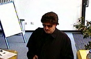 Polizei Düren: POL-DN: 05061701 Polizei fahndet mit Bild nach Bankräuber